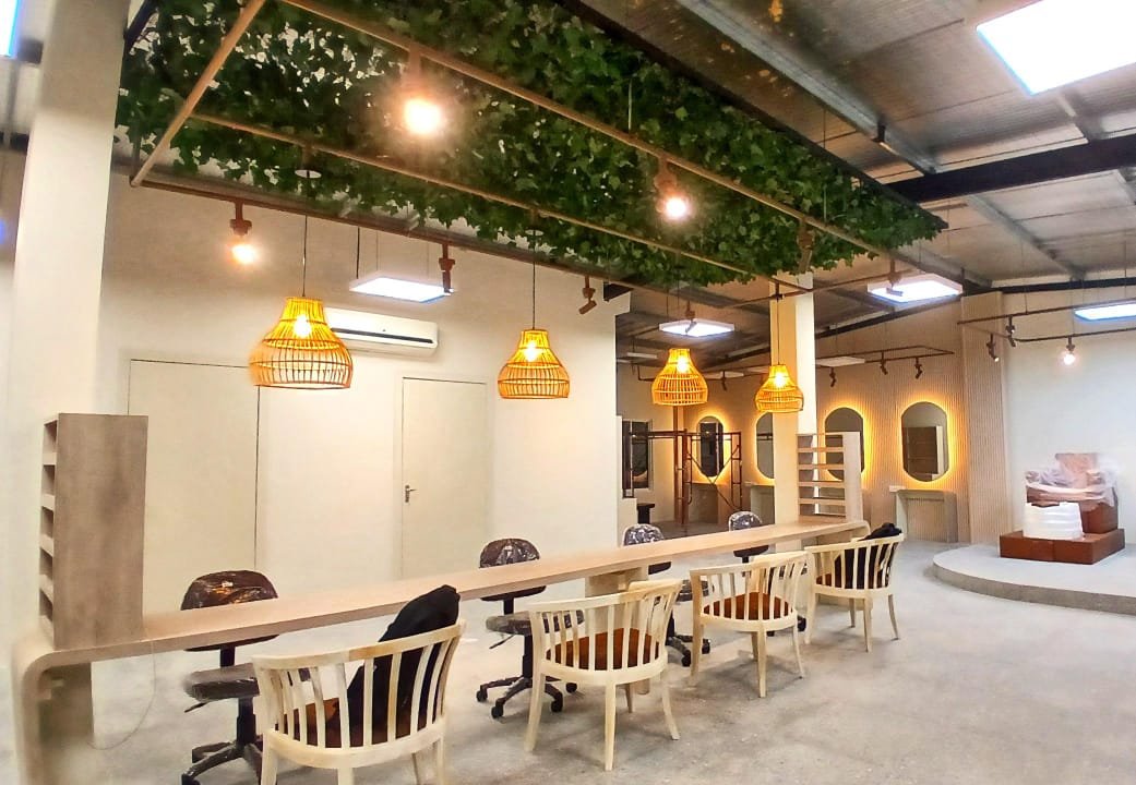 Naturals Unisex Salon